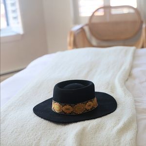 Lack of color black wool hat